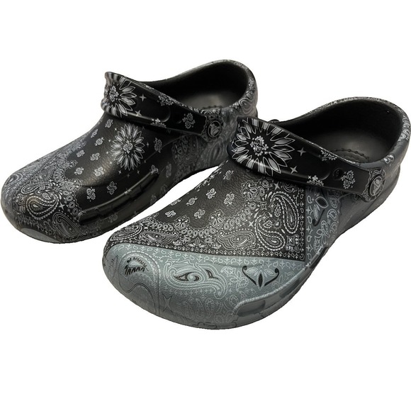 CROCS Shoes - Crocs Bistro Graphic Bandanna Clogs Men's 6 - Women's 8 Black & White